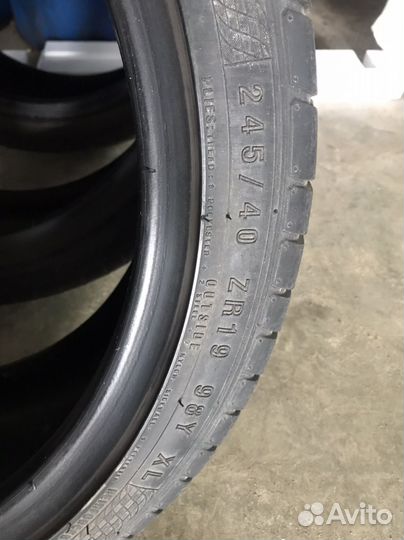 Accelera PHI 245/40 R19 98Y