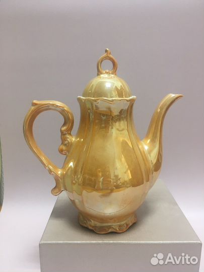 Фарфоровый кофейник