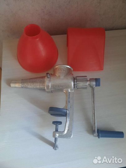 Соковыжималка шнековая