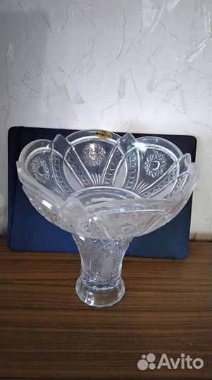 Большая хрустальная ваза