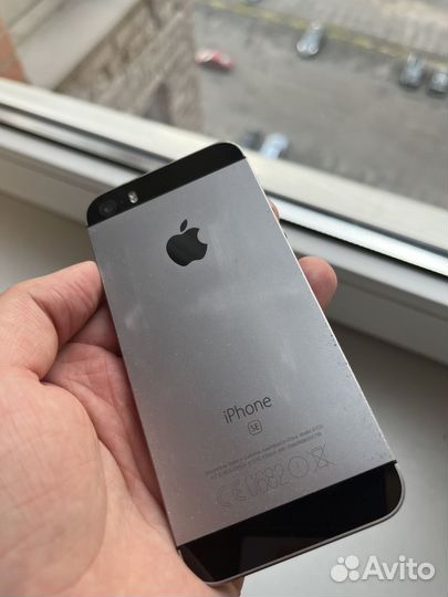 Телефон iPhone se 2016