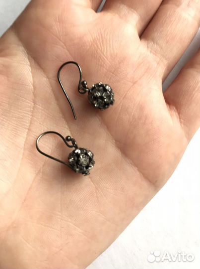 Серьги черные с камнями