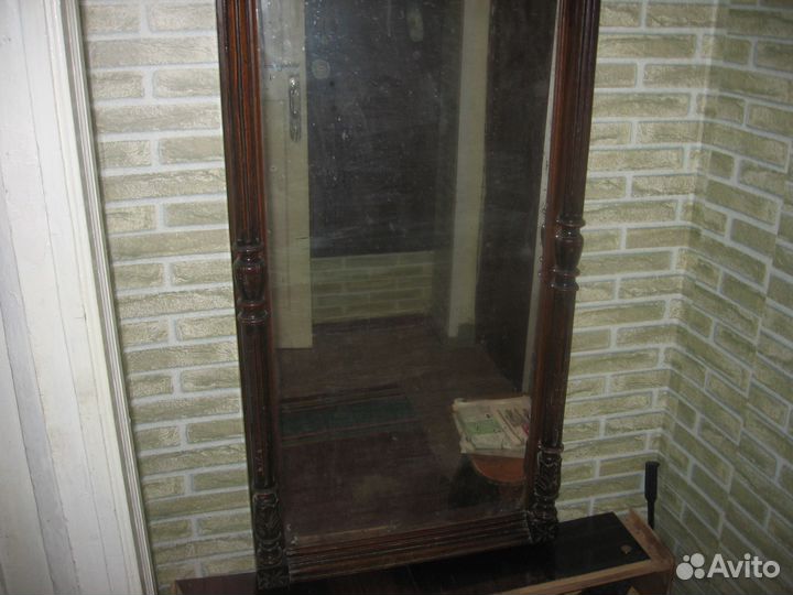 Продам Зеркало с подзеркальником резной старинный