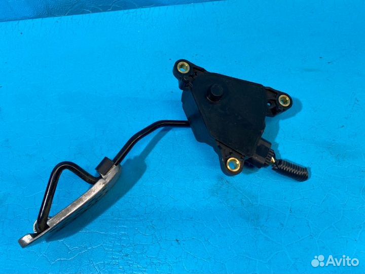 Педаль газа Nissan Note E11 HR16DE 2006