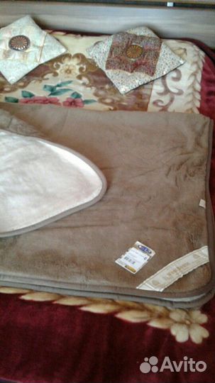 Комплект: Одеяло, наматрасник Италия