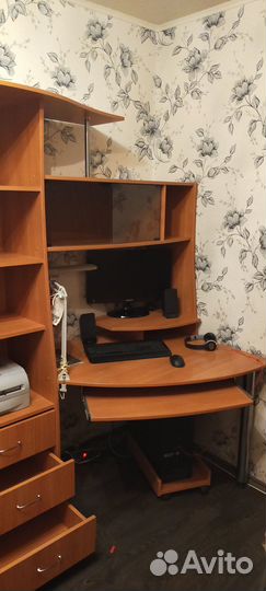 Продам компьютерный стол