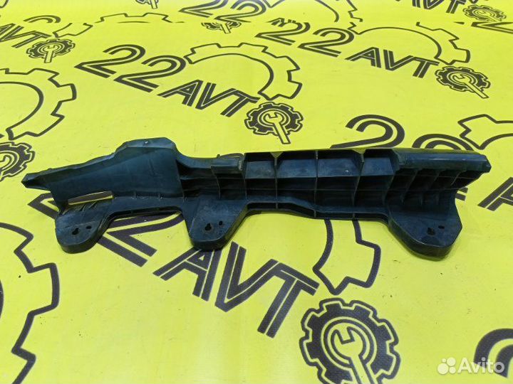 Крепление бампера переднее правое Lexus Gs430