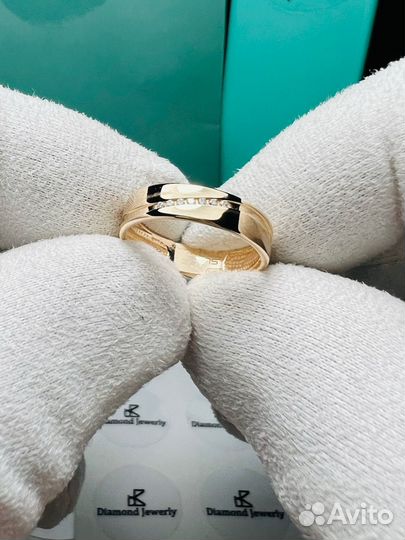 Золотое кольцо с бриллиантами