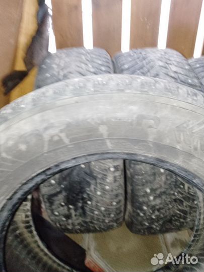 Nokian Tyres Hakkapeliitta 8 215/60 R16