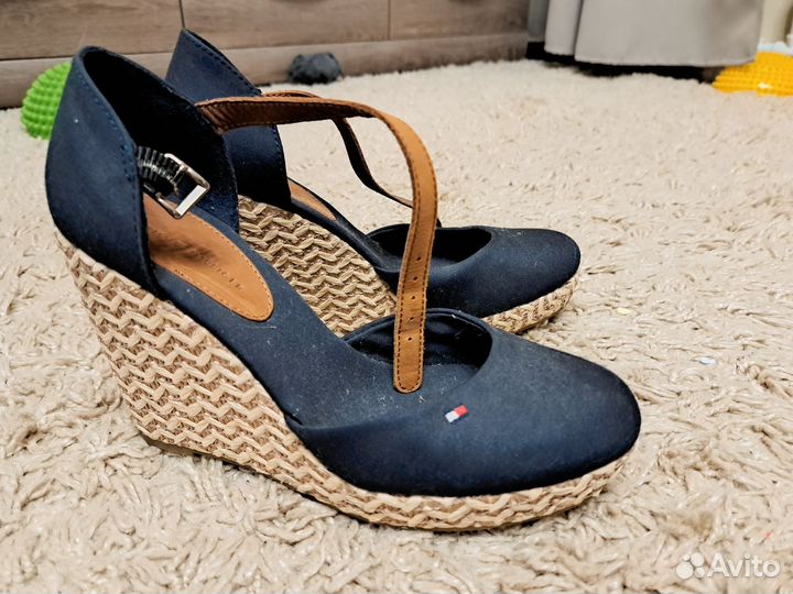 Туфли на танкетке 38