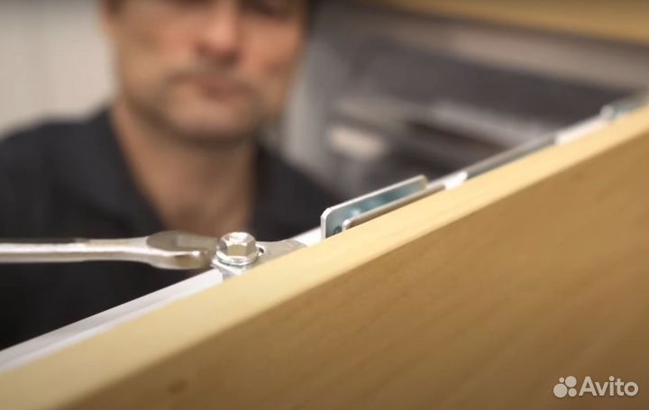 Ремонт дверей встроенных холодильников Siemens