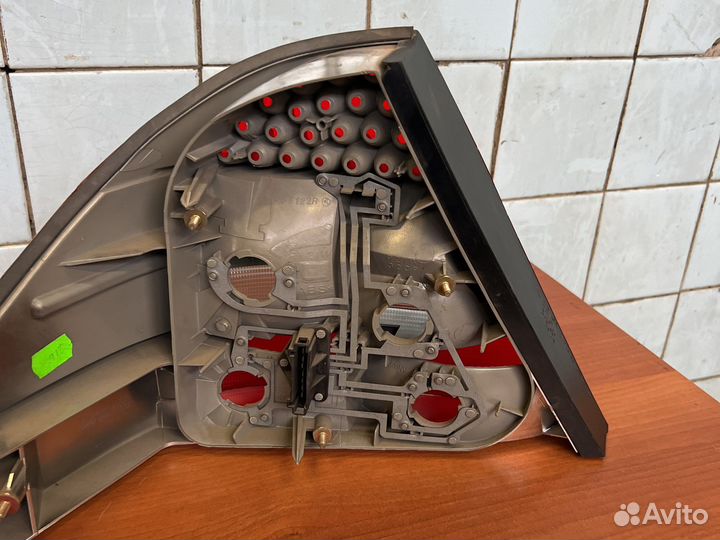 Фонарь задний правый Мерседес W220