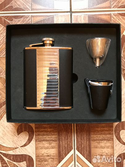 Фляжка новая из нержавейки в подарочном варианте