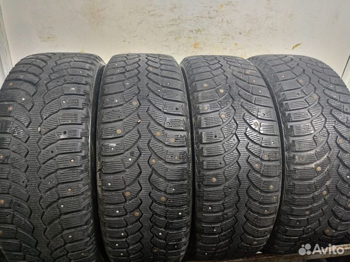 Bridgestone Blizzak Spike-01 215/60 R17