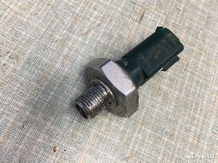Датчик давления масла Шкода Рапид