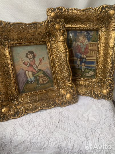 Гобелены в богатых золотых рамах