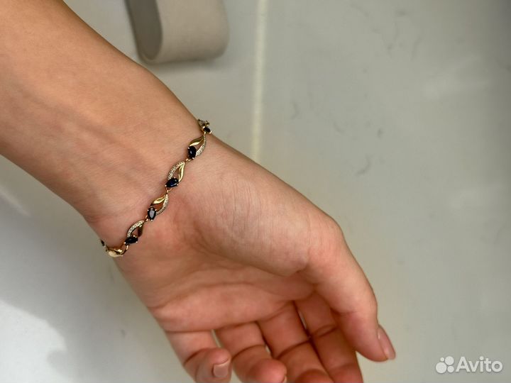 Золотой браслетс с бриллиантами и сапфирами