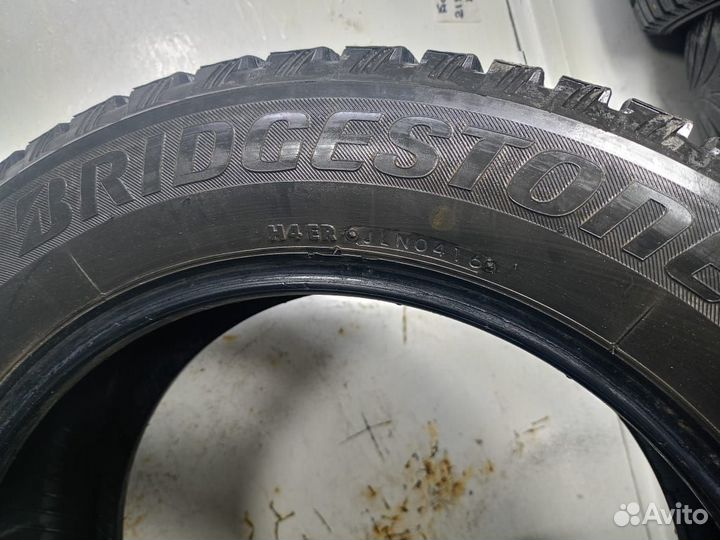 Bridgestone Blizzak Spike-01 215/60 R17