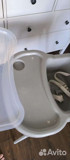 Стул для кормления похож на IKEA но с подножкой