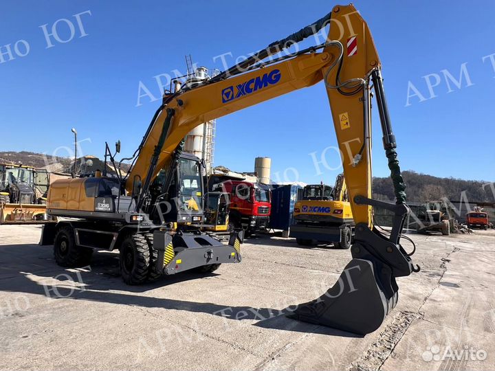 Колёсный экскаватор XCMG XE210WD, 2023