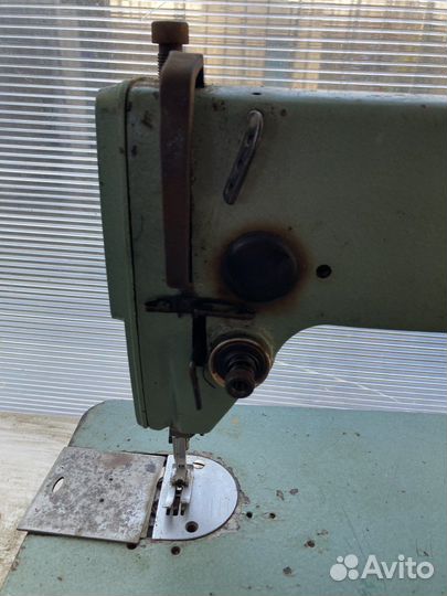 Швейная универсальная промышленная машинка