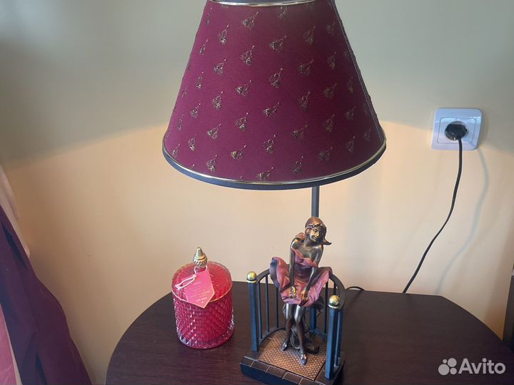 Уютная лампа для спальни