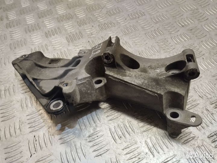 Кронштейн генератора Renault Scenic 2 k9k 728