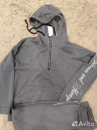 Костюм спортивный женский новый