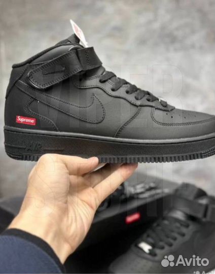 Кроссовки nike air force 1 supreme mid на руках