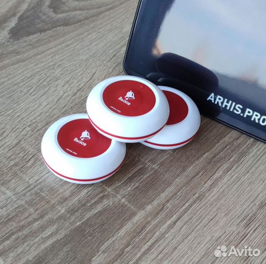 Кнопка вызова официанта и табло отображения вызова