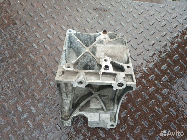 Кронштейн кондиционера Форд Фокус 3