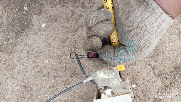 Замок двери задний левый Ford Mondeo 1.8 1998