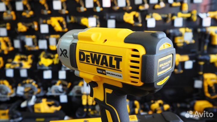 Аккумуляторный гайковёрт DCF899N DeWalt