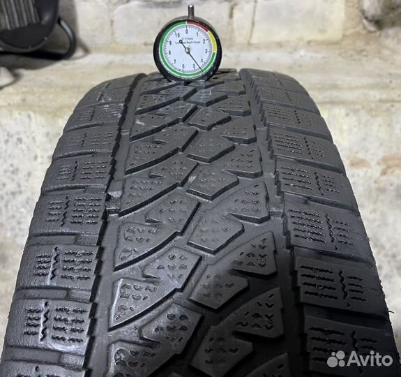 Bridgestone Blizzak W810 215/70 R15C