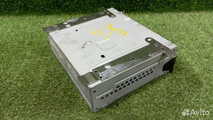 Блок управления магнитолой Audi Q7