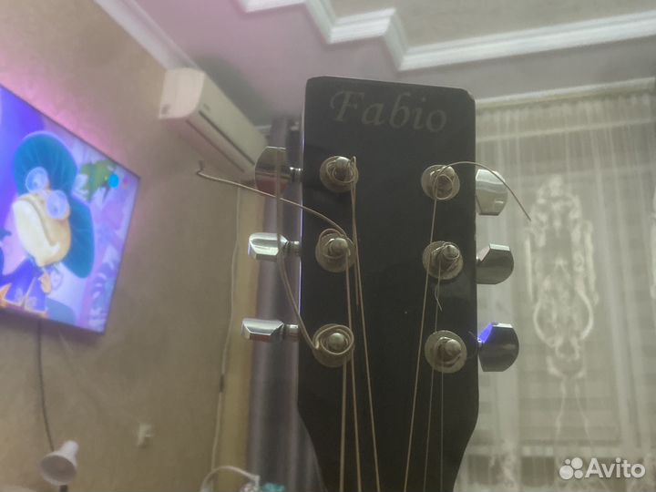 Акустическая гитара