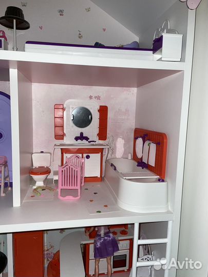 Кукольный домик с мебелью