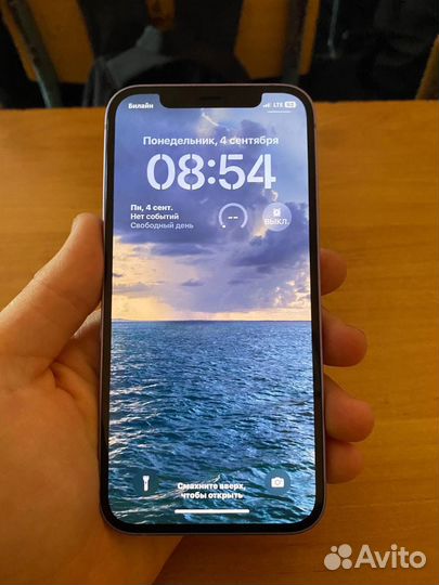 Телефон iPhone 12