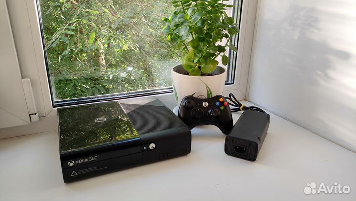 Xbox360 slim+2 геймпада+hdd 500гб (120 игр)