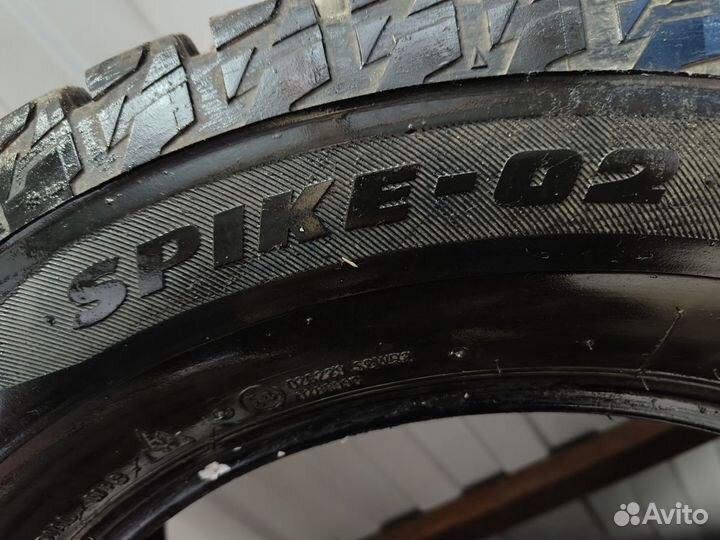 Bridgestone Blizzak Spike-02 215/65 R16 98T
