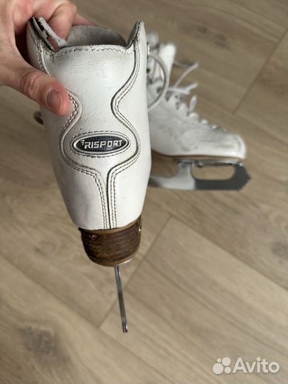 Фигурные коньки risport