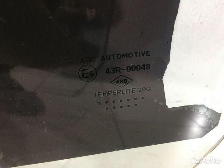 Стекло задней левой двери