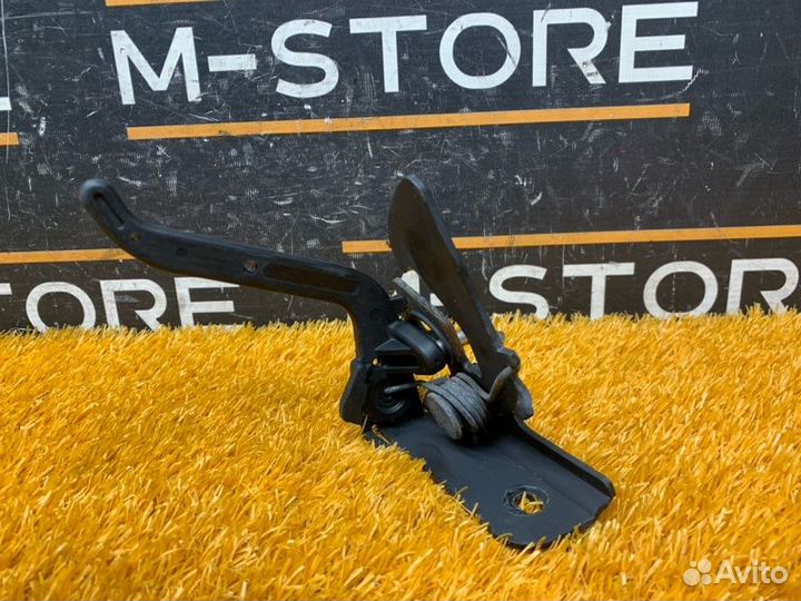 Замок капота Bmw 7-Series E65 N62B48B 2008