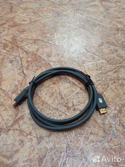 Коробка с различными проводами