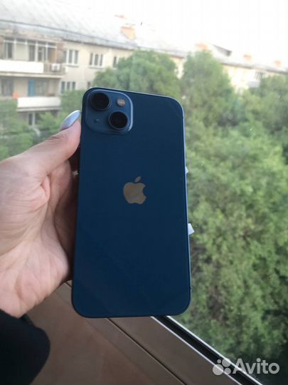 Телефон iPhone 13
