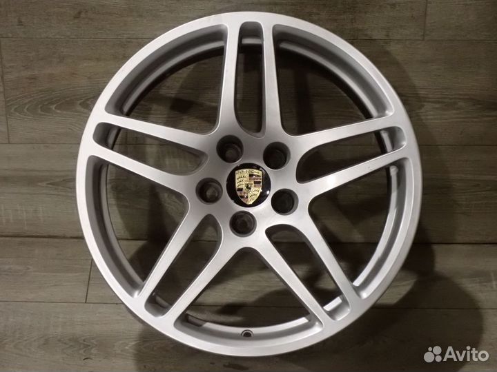 Комплект оригинальных дисков Porsche Macan R18