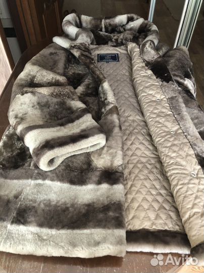 Женская укороченная мутоновая шуба