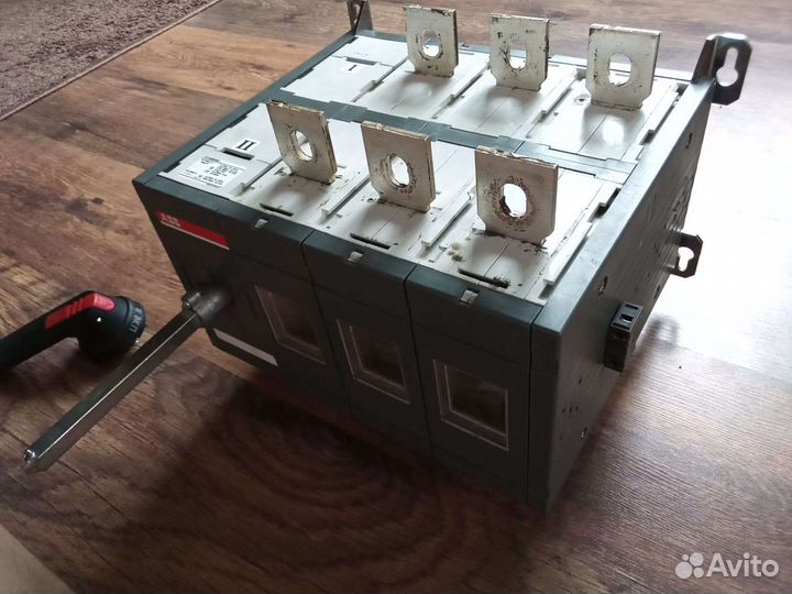 Реверсивный рубильник