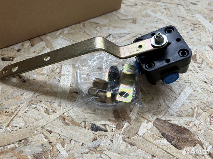 Кран уровня подвески тягача KD2204