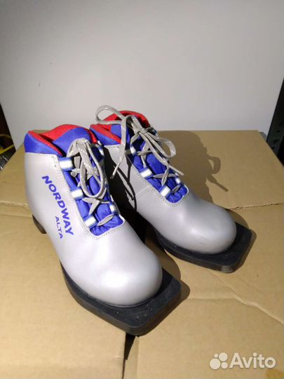 Лыжные ботинки